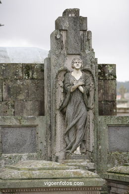 ESCULTURA FUNERARIA EN EL CEMENTERIO DE PEREIRÓ. ESCULTURAS Y ESCULTORES. VIGO