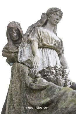 ESCULTURA FUNERARIA EN EL CEMENTERIO DE PEREIRÓ. ESCULTURAS Y ESCULTORES. VIGO