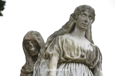 ESCULTURA FUNERARIA EN EL CEMENTERIO DE PEREIRÓ. ESCULTURAS Y ESCULTORES. VIGO