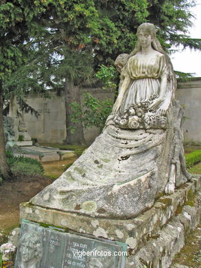 ESCULTURA FUNERARIA DE ASOREY. ESCULTURAS E ESCULTORES. VIGO