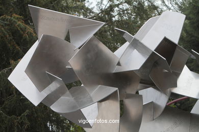 VIGO BICENTENNIAL MONUMENT. SILVERIO RIVAS SCULPTURE