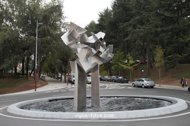 VIGO BICENTENNIAL MONUMENT. SILVERIO RIVAS SCULPTURE