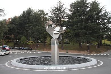 VIGO BICENTENNIAL MONUMENT. SILVERIO RIVAS SCULPTURE