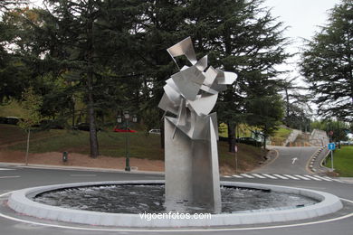 VIGO BICENTENNIAL MONUMENT. SILVERIO RIVAS SCULPTURE