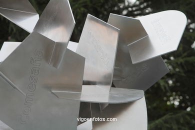 VIGO BICENTENNIAL MONUMENT. SILVERIO RIVAS SCULPTURE