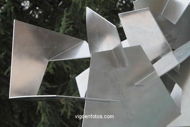 VIGO BICENTENNIAL MONUMENT. SILVERIO RIVAS SCULPTURE