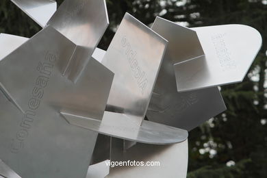 VIGO BICENTENNIAL MONUMENT. SILVERIO RIVAS SCULPTURE