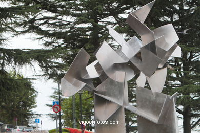 VIGO BICENTENNIAL MONUMENT. SILVERIO RIVAS SCULPTURE