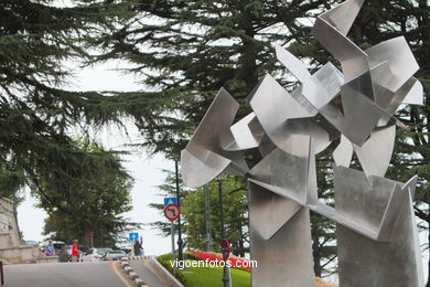 VIGO BICENTENNIAL MONUMENT. SILVERIO RIVAS SCULPTURE