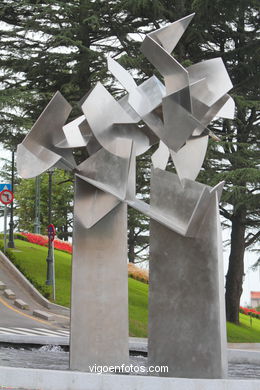 VIGO BICENTENNIAL MONUMENT. SILVERIO RIVAS SCULPTURE