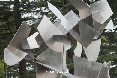 VIGO BICENTENNIAL MONUMENT. SILVERIO RIVAS SCULPTURE