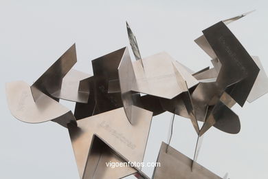 VIGO BICENTENNIAL MONUMENT. SILVERIO RIVAS SCULPTURE