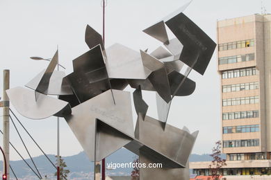 VIGO BICENTENNIAL MONUMENT. SILVERIO RIVAS SCULPTURE