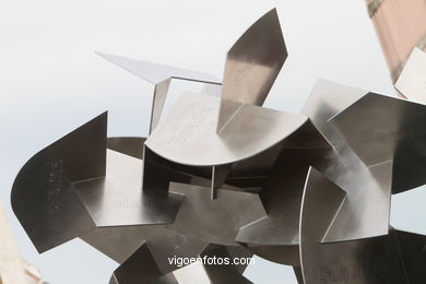 VIGO BICENTENNIAL MONUMENT. SILVERIO RIVAS SCULPTURE