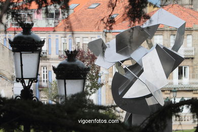 MONUMENTO BICENTENARIO DE VIGO. ESCULTURA DE SILVERIO RIVAS