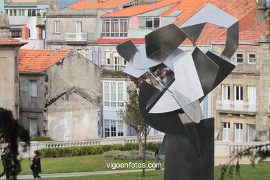 VIGO BICENTENNIAL MONUMENT. SILVERIO RIVAS SCULPTURE