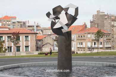 VIGO BICENTENNIAL MONUMENT. SILVERIO RIVAS SCULPTURE