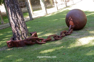 NATUREZA CON ARTE. EXPOSICIÓN DE ESCULTURA JARDÍNS PAZO QUIÑONES DE LEÓN (CASTRELOS) VIGO. 