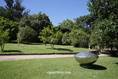 NATUREZA CON ARTE. EXPOSICIÓN DE ESCULTURA JARDÍNS PAZO QUIÑONES DE LEÓN (CASTRELOS) VIGO. 