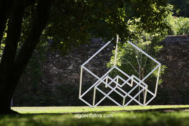 NATURALEZA CON ARTE. EXPOSICIÓN DE ESCULTURA JARDINES PAZO QUIÑONES DE LEÓN (CASTRELOS) VIGO. NATUREZA CON ARTE.