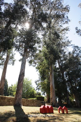 NATURALEZA CON ARTE. EXPOSICIÓN DE ESCULTURA JARDINES PAZO QUIÑONES DE LEÓN (CASTRELOS) VIGO. NATUREZA CON ARTE.