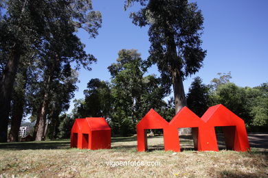 NATUREZA CON ARTE. EXPOSICIÓN DE ESCULTURA JARDÍNS PAZO QUIÑONES DE LEÓN (CASTRELOS) VIGO. 