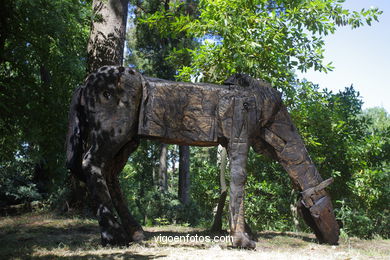 NATUREZA CON ARTE. EXPOSICIÓN DE ESCULTURA JARDÍNS PAZO QUIÑONES DE LEÓN (CASTRELOS) VIGO. 