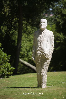 NATUREZA CON ARTE. EXPOSICIÓN DE ESCULTURA JARDÍNS PAZO QUIÑONES DE LEÓN (CASTRELOS) VIGO. 