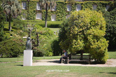 NATUREZA CON ARTE. EXPOSICIÓN DE ESCULTURA JARDÍNS PAZO QUIÑONES DE LEÓN (CASTRELOS) VIGO. 