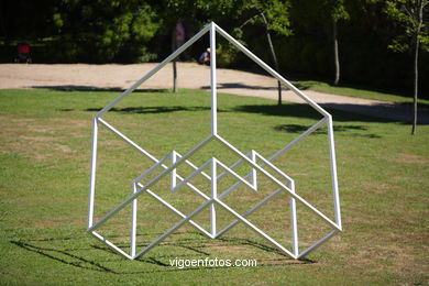 NATUREZA CON ARTE. EXPOSICIÓN DE ESCULTURA JARDÍNS PAZO QUIÑONES DE LEÓN (CASTRELOS) VIGO. 