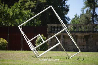 NATUREZA CON ARTE. EXPOSICIÓN DE ESCULTURA JARDÍNS PAZO QUIÑONES DE LEÓN (CASTRELOS) VIGO. 