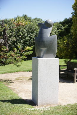 NATUREZA CON ARTE. EXPOSICIÓN DE ESCULTURA JARDÍNS PAZO QUIÑONES DE LEÓN (CASTRELOS) VIGO. 