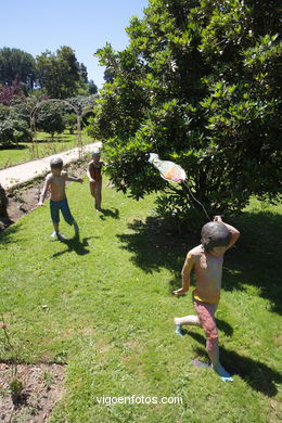 NATUREZA CON ARTE. EXPOSICIÓN DE ESCULTURA JARDÍNS PAZO QUIÑONES DE LEÓN (CASTRELOS) VIGO. 