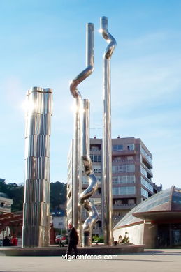 PUBLIC CONTEMPORARY ABSTRACT SCULPTURE (1980-S.XXI). SCULPTURES AND SCULPTORS. VIGO