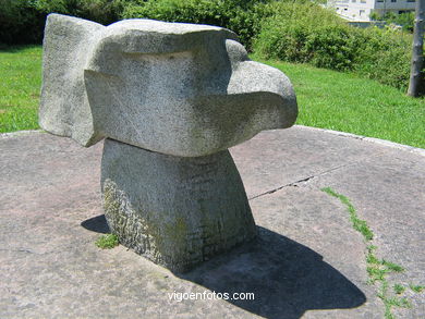 PUBLIC CONTEMPORARY ABSTRACT SCULPTURE (1980-S.XXI). SCULPTURES AND SCULPTORS. VIGO