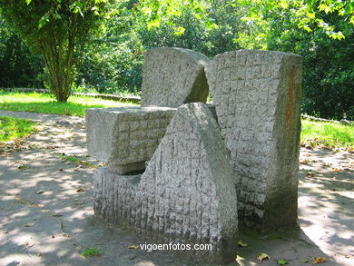 PUBLIC CONTEMPORARY ABSTRACT SCULPTURE (1980-S.XXI). SCULPTURES AND SCULPTORS. VIGO