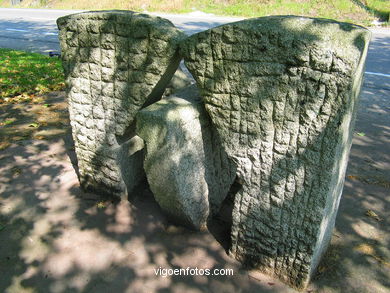 PUBLIC CONTEMPORARY ABSTRACT SCULPTURE (1980-S.XXI). SCULPTURES AND SCULPTORS. VIGO