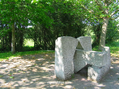 PUBLIC CONTEMPORARY ABSTRACT SCULPTURE (1980-S.XXI). SCULPTURES AND SCULPTORS. VIGO