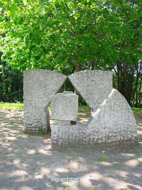 PUBLIC CONTEMPORARY ABSTRACT SCULPTURE (1980-S.XXI). SCULPTURES AND SCULPTORS. VIGO