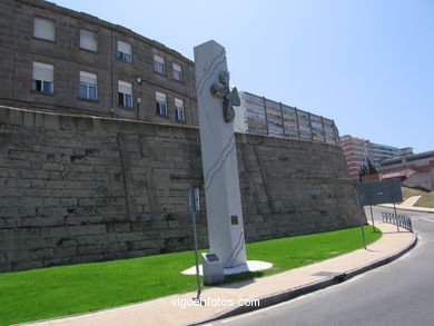 PUBLIC CONTEMPORARY ABSTRACT SCULPTURE (1980-S.XXI). SCULPTURES AND SCULPTORS. VIGO