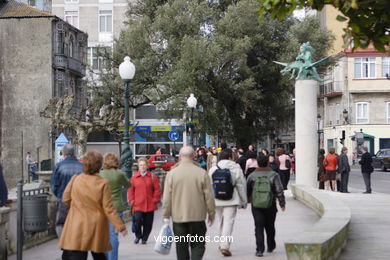 ESCULTURA AOS TROVADORES. ESCULTURAS E ESCULTORES. VIGO