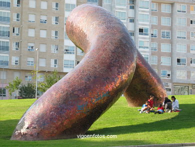 SCULPTURE MIÑOCA SQUARE. PUBLIC CONTEMPORARY SCULPTURE  (1970-S.XXI). SCULPTURES AND SCULPTORS. VIGO