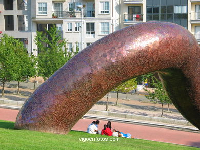 ESCULTURA PRAÇA DÁ MIÑOCA. ESCULTURAS PÚBLICAS CONTEMPORÂNEAS (1970-S.XXI). ESCULTURAS E ESCULTORES. VIGO