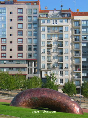 ESCULTURA PRAÇA DÁ MIÑOCA. ESCULTURAS PÚBLICAS CONTEMPORÂNEAS (1970-S.XXI). ESCULTURAS E ESCULTORES. VIGO