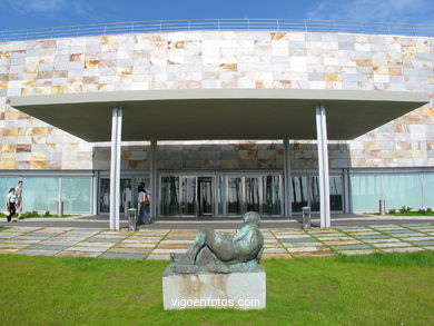 ESCULTURAS PÚBLICAS CONTEMPORÂNEAS (1970-S.XXI). ESCULTURAS E ESCULTORES. VIGO