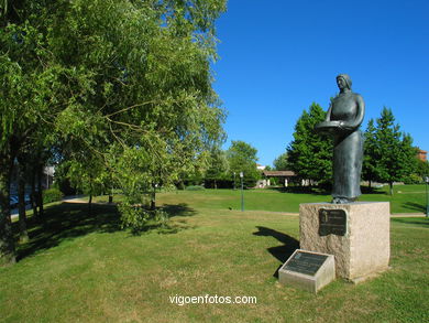 PUBLIC CONTEMPORARY SCULPTURE  (1970-S.XXI). SCULPTURES AND SCULPTORS. VIGO