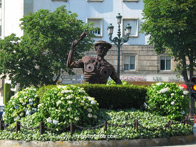 MONUMENTO Ao FERREIRO. ESCULTURAS E ESCULTORES. VIGO