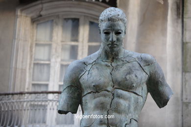 ESCULTURAS DE IGOR MITORAJ. ESCULTURAS E ESCULTORES. VIGO