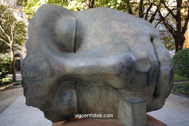 SCULPTURES DE IGOR MITORAJ. SCULPTURES AND SCULPTORS. VIGO