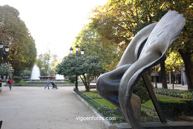 ESCULTURAS DE IGOR MITORAJ. ESCULTURAS E ESCULTORES. VIGO